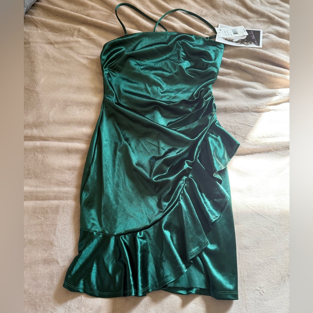 Chic Satin Mini Dress in Emerald Green